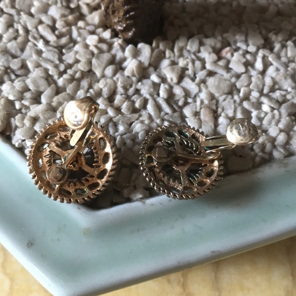 Vintage clip on earring - Picture 3 of 4